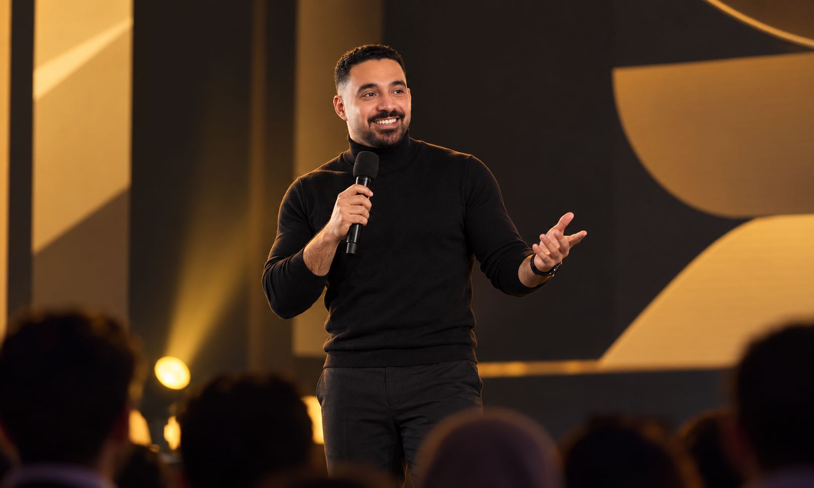 مشهد تصوّري مولّد لمحمود حسن على مسرح مؤتمر