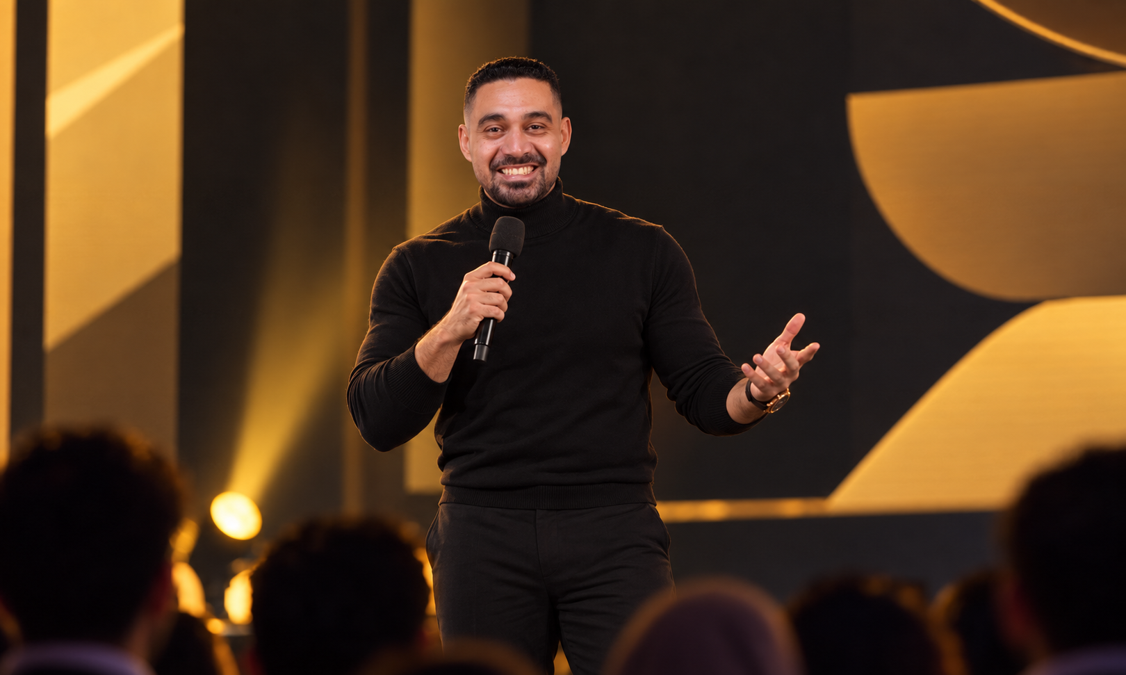 مشهد تصوّري مولّد لمحمود حسن على مسرح مؤتمر